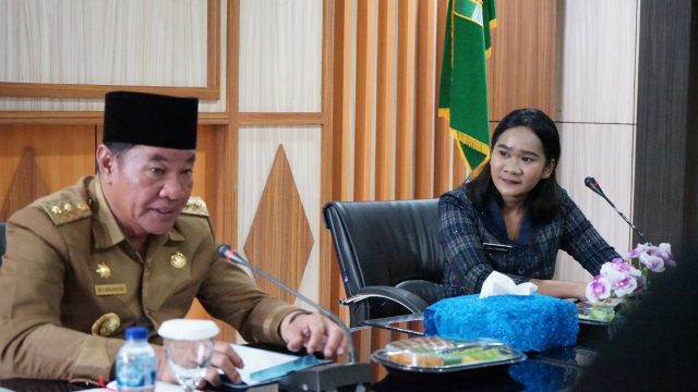 Plt Gub bersama Rosjonsyah bersama Kepala Satuan Pelayanan Pemenuhan Gizi , Gloria